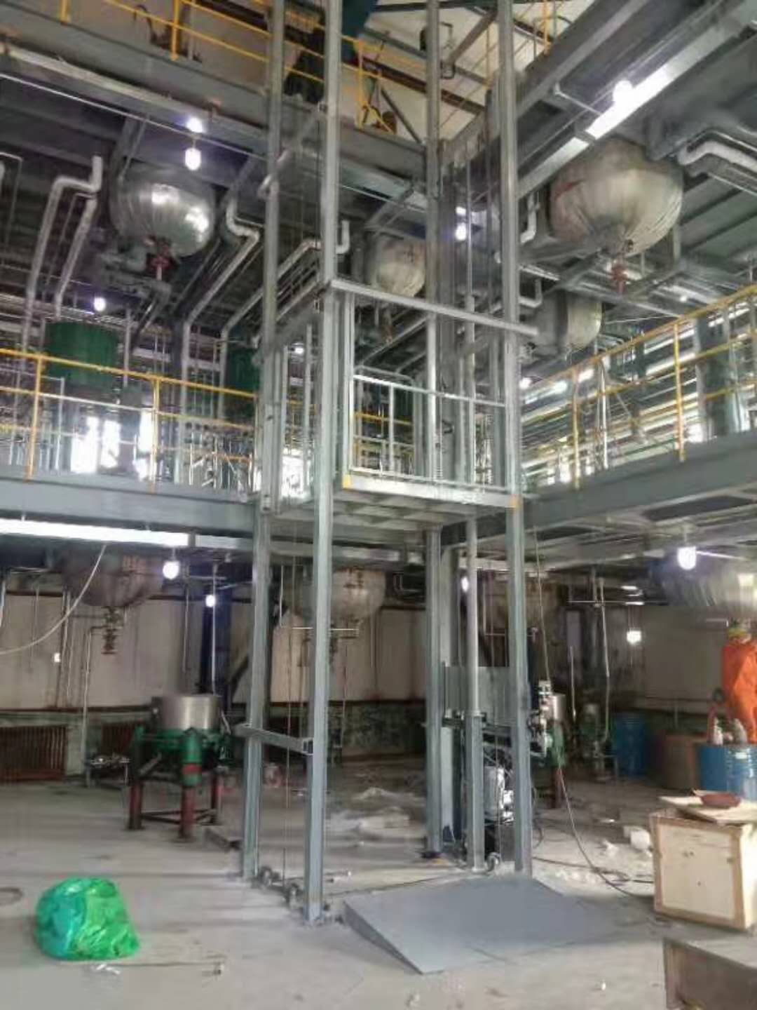 地下室液压货梯安装图