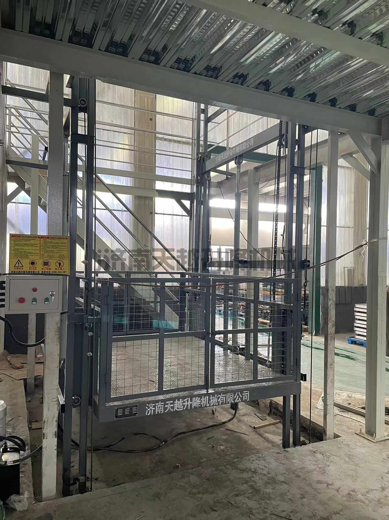 2层简易货梯图片