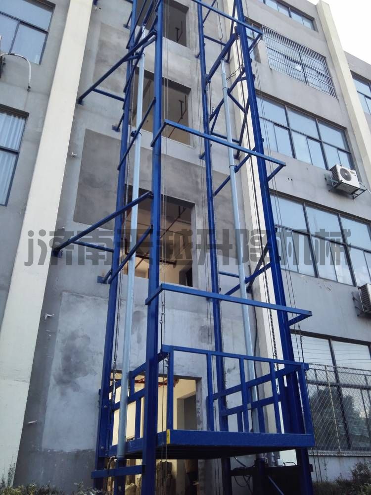 室外货梯图片 室外货梯图片