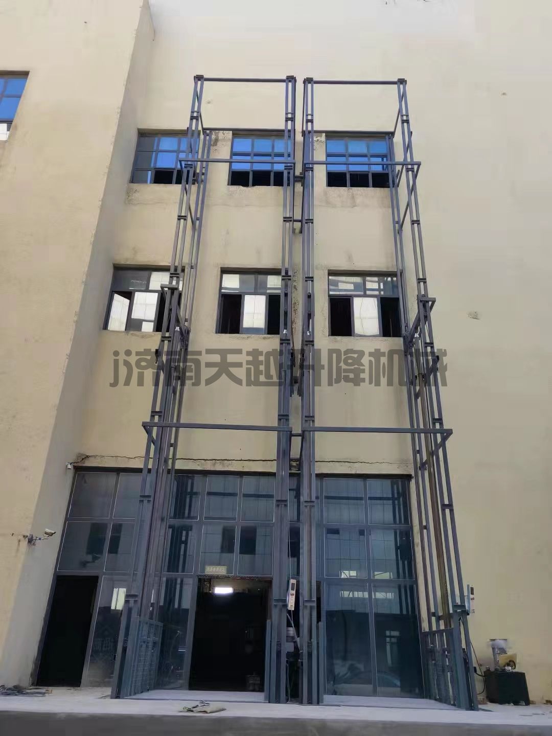 室外4层升降机图片 室外4层升降机图片