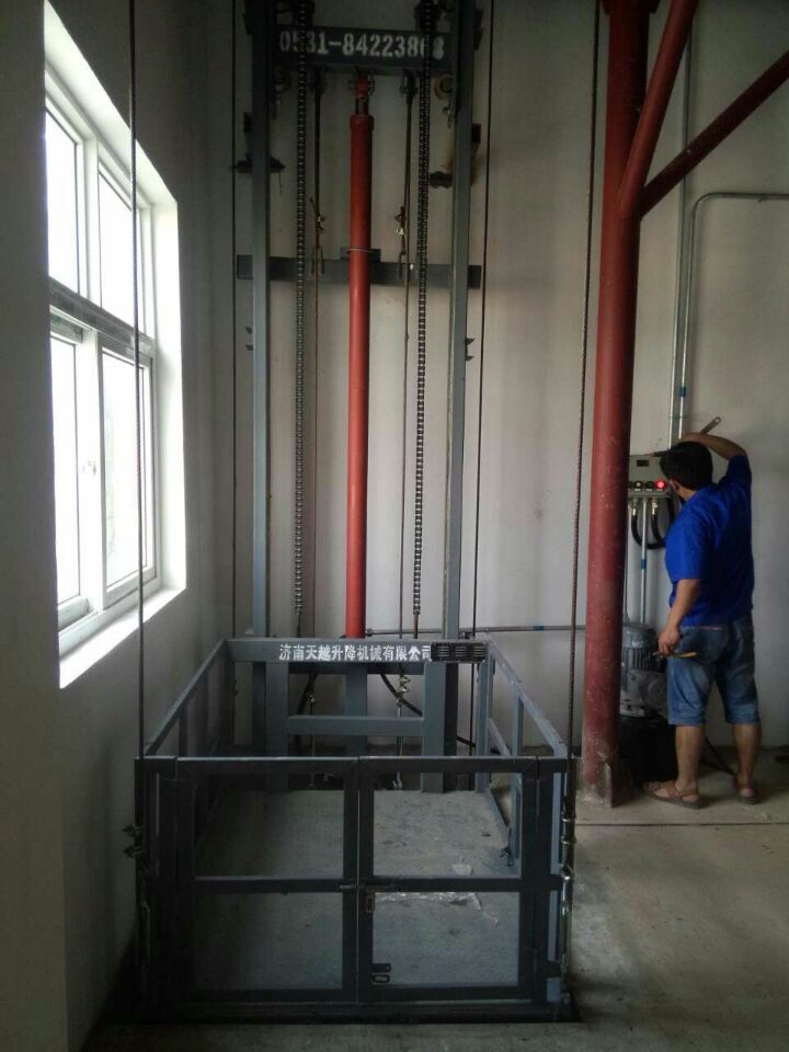 壁挂式货物提升机 壁挂式货物提升机
